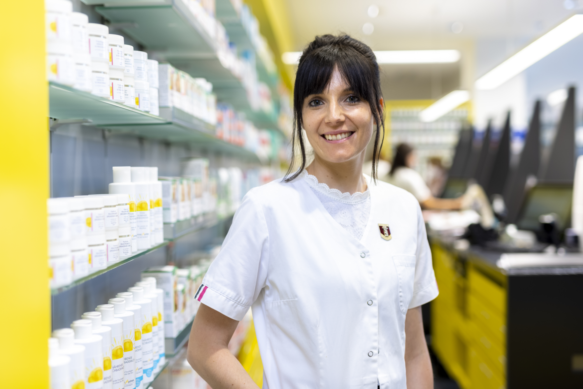 Mitarbeiterin Sabrina Moser in der Apotheke