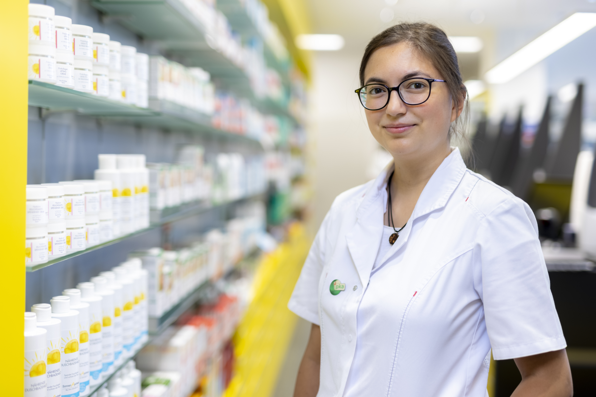 Mitarbeiterin Leslie Ann Kellner in der Apotheke